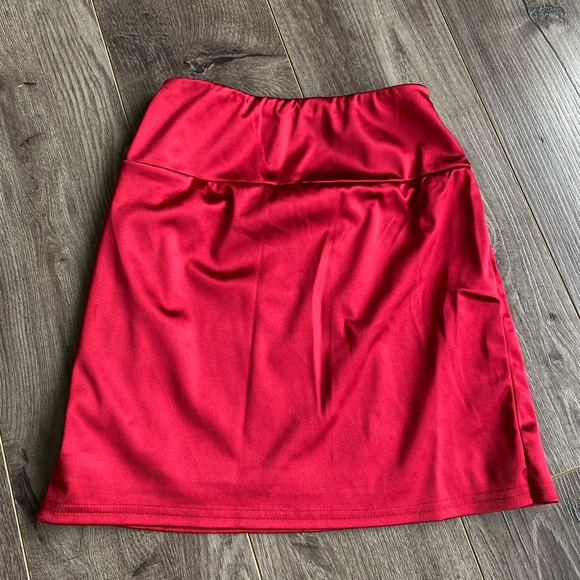 3/$30 Wet Seal red satin mini skirt w\ lining - Picture 2 of 7